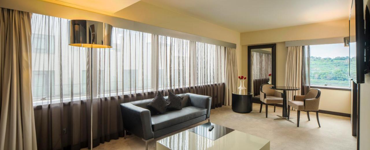 Nh Coimbra Dona Ines Hotel Kültér fotó