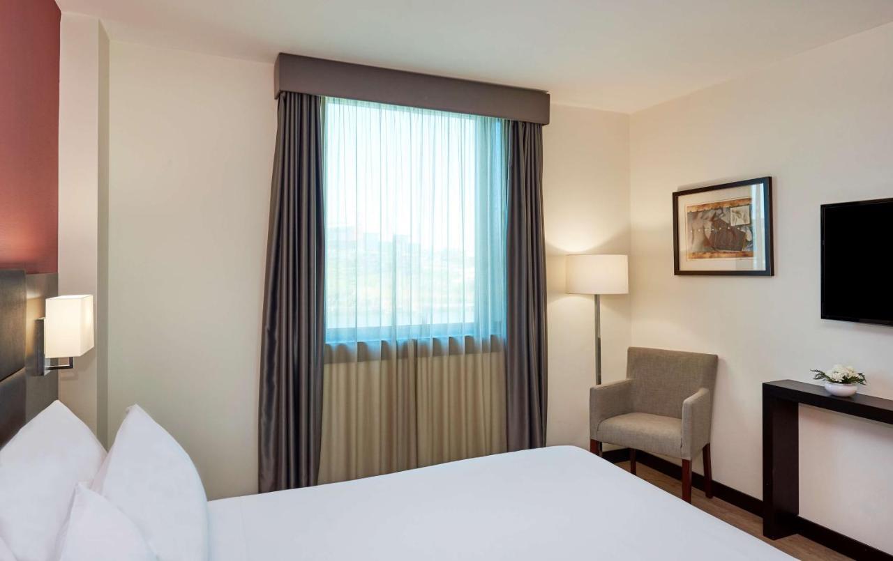 Nh Coimbra Dona Ines Hotel Kültér fotó