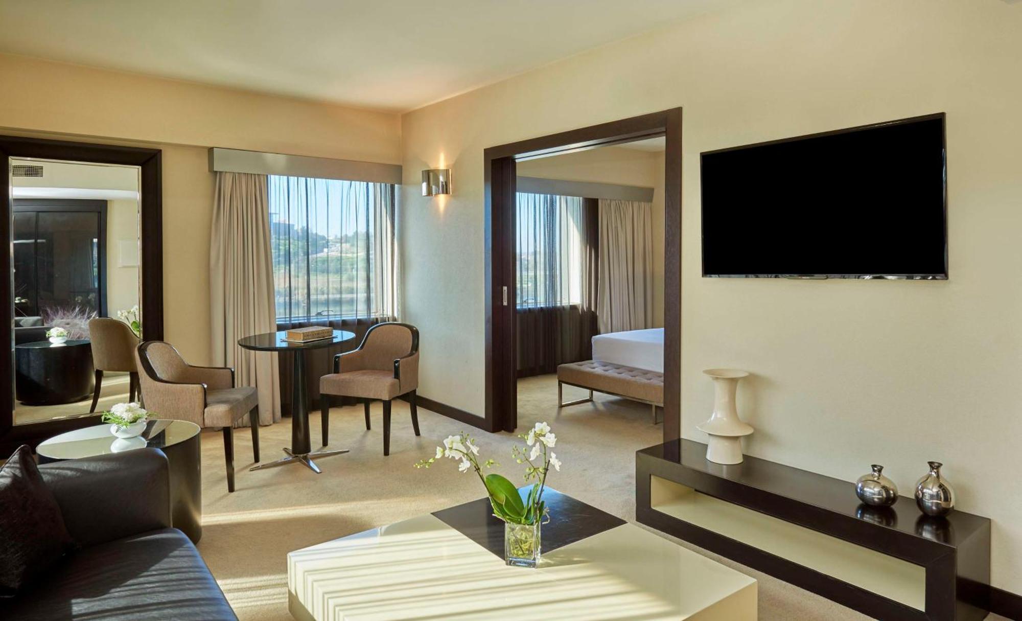 Nh Coimbra Dona Ines Hotel Kültér fotó